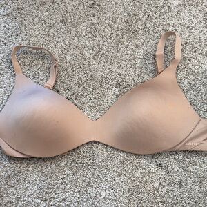 SKIMS Light Beige Contour T-Shirt Bra